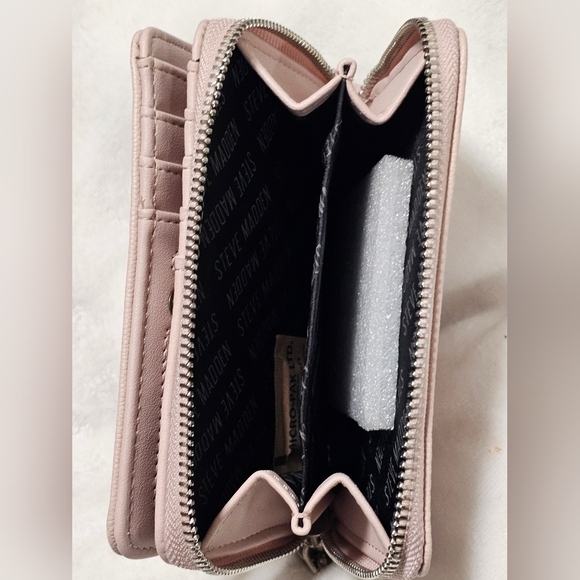 NWT Steve Madden Wallet Wristlet. - Picture 9 of 13